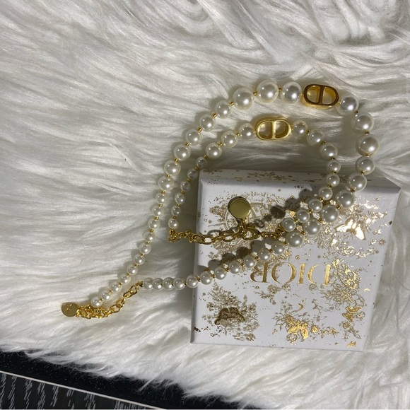Dior Gold and Cream Pearl Necklace - Picture 6 of 8